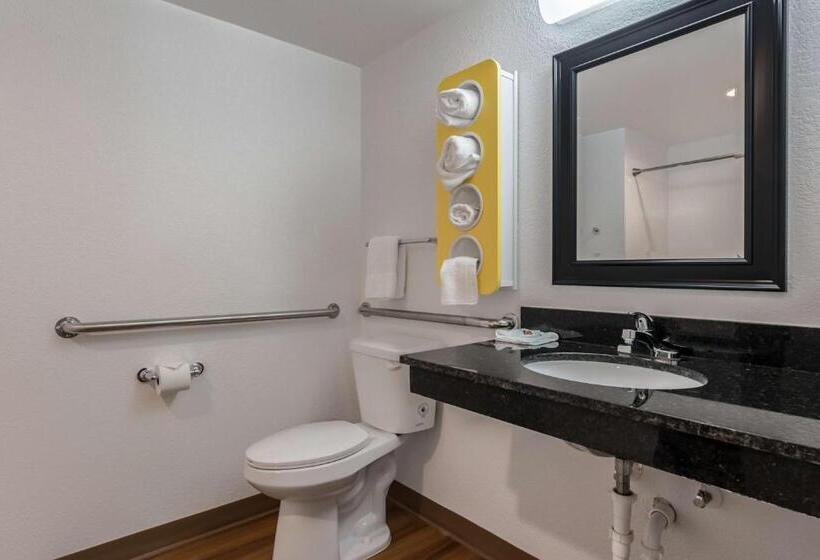 חדר סטנדרט מותאם לאדם עם מוגבלויות, Motel 6 White, Ga Cartersville