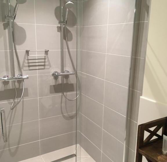 デラックスルーム, The Old Lady