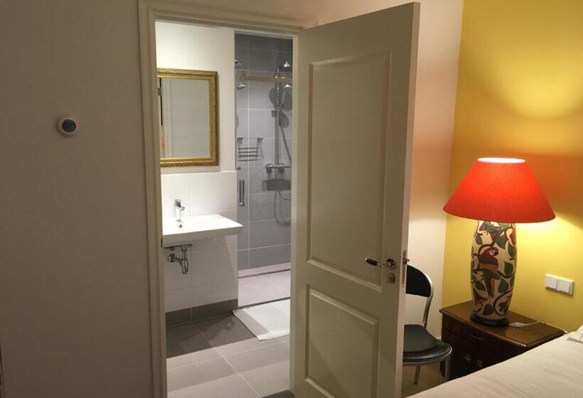 デラックスルーム, The Old Lady