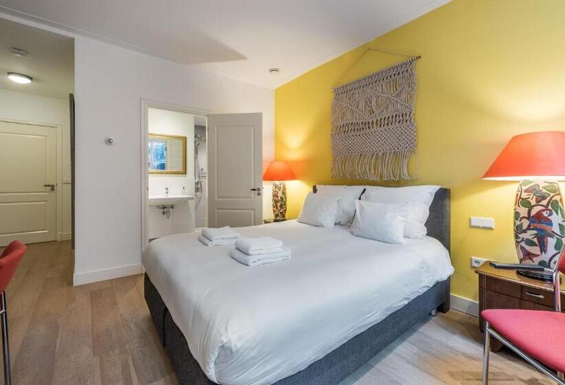 デラックスルーム, The Old Lady