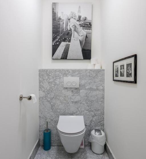 デラックスルーム, The Old Lady