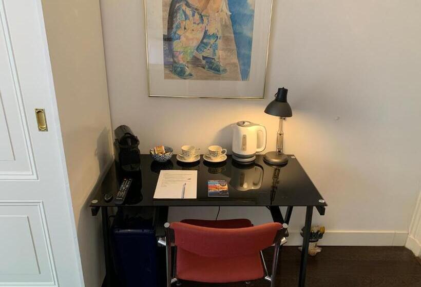 Quarto Estandar, The Old Lady