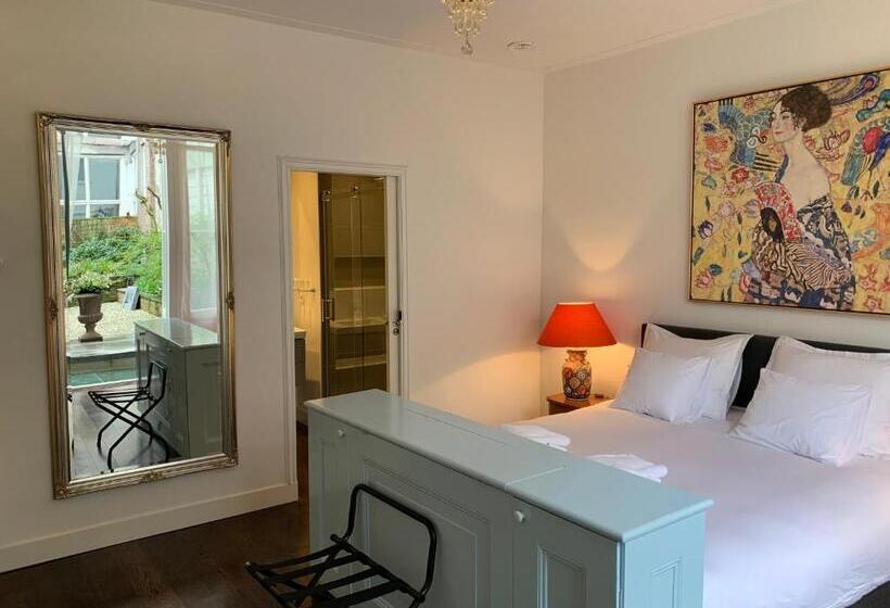 スタンダードルーム, The Old Lady