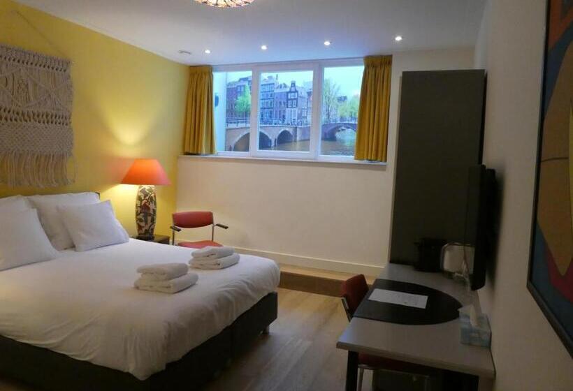 Quarto Deluxe, The Old Lady