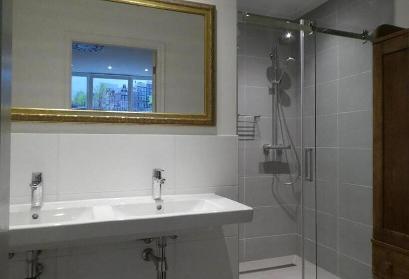 デラックスルーム, The Old Lady