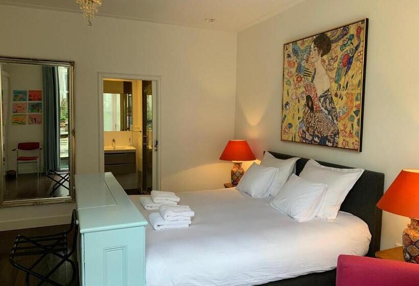 スタンダードルーム, The Old Lady