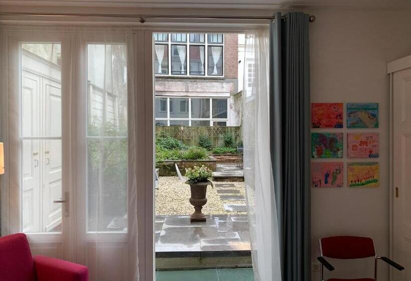 スタンダードルーム, The Old Lady