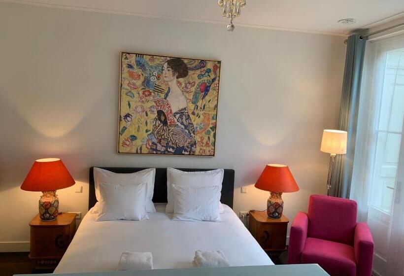 Quarto Estandar, The Old Lady