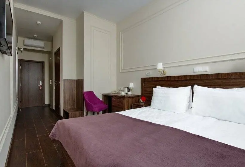 Standard Room, Grand Hotel Tchaikovsky