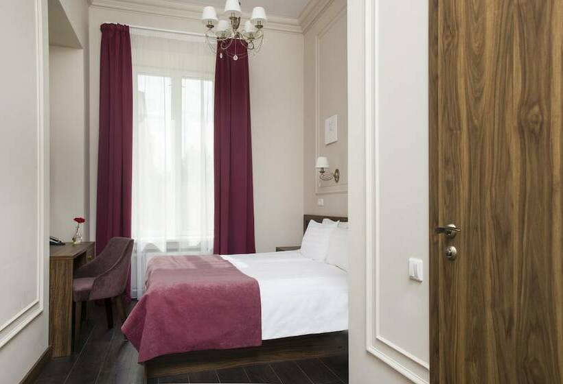 Standard Room, Grand Hotel Tchaikovsky