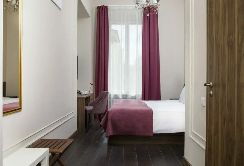 Standard Room, Grand Hotel Tchaikovsky