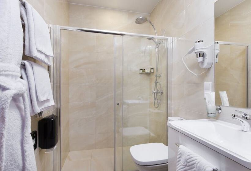 غرفة عائلية, Grand Hotel Tchaikovsky