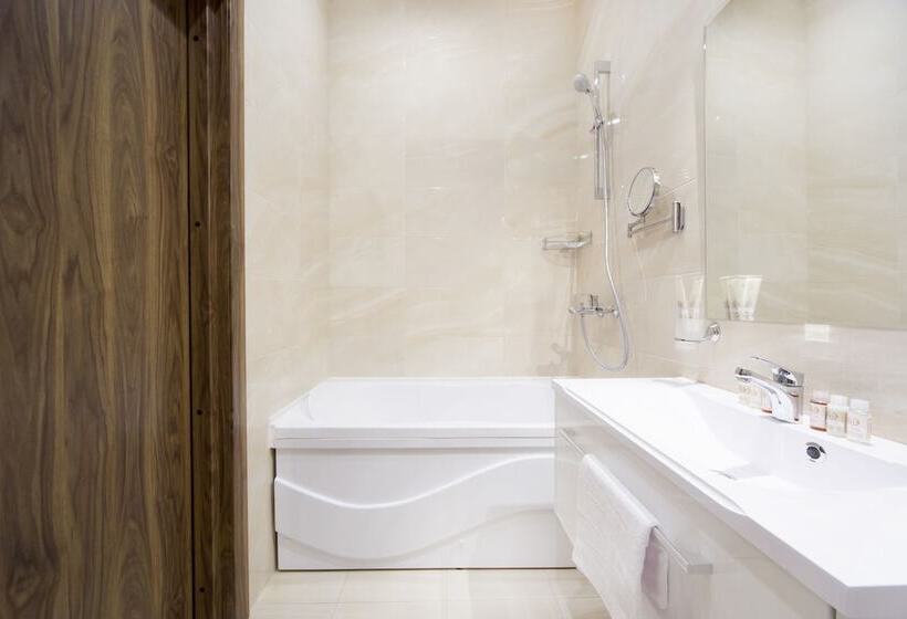 غرفة عائلية, Grand Hotel Tchaikovsky