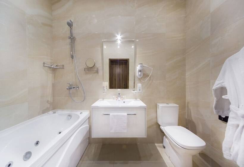 غرفة عائلية, Grand Hotel Tchaikovsky