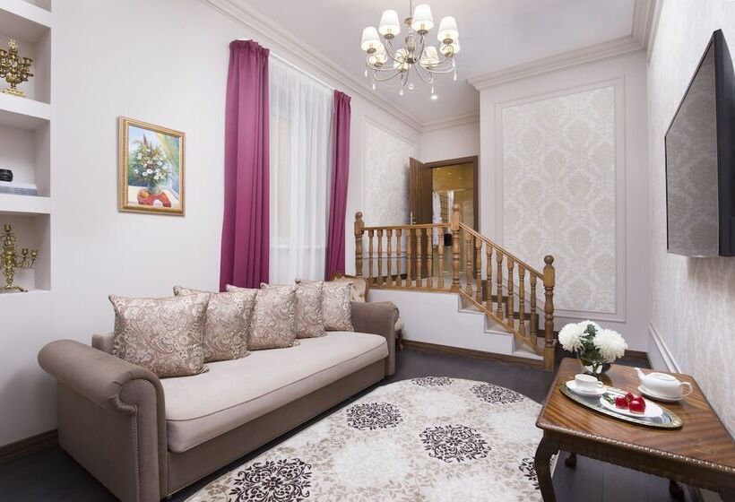 غرفة عائلية, Grand Hotel Tchaikovsky