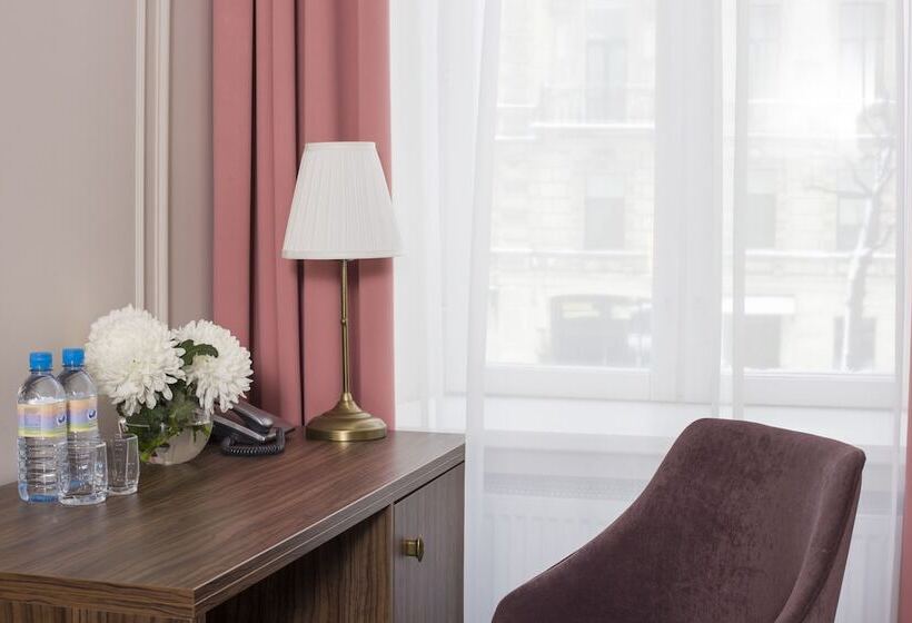 غرفة عائلية, Grand Hotel Tchaikovsky