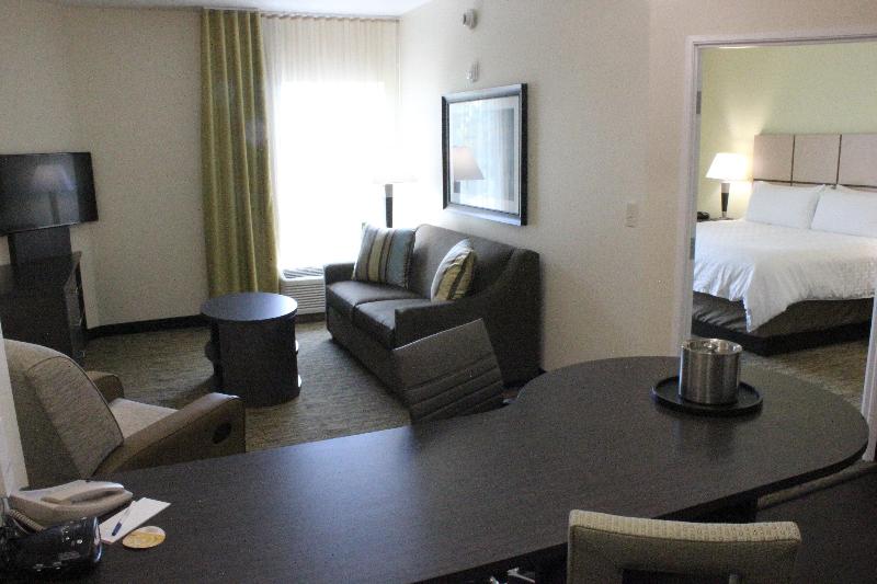 מיטת קינג בסוויטה, Candlewood Suites Valdosta Mall, An Ihg