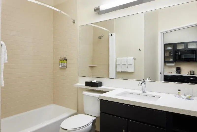 キングサイズベッドのスイートルーム, Candlewood Suites Valdosta Mall, An Ihg