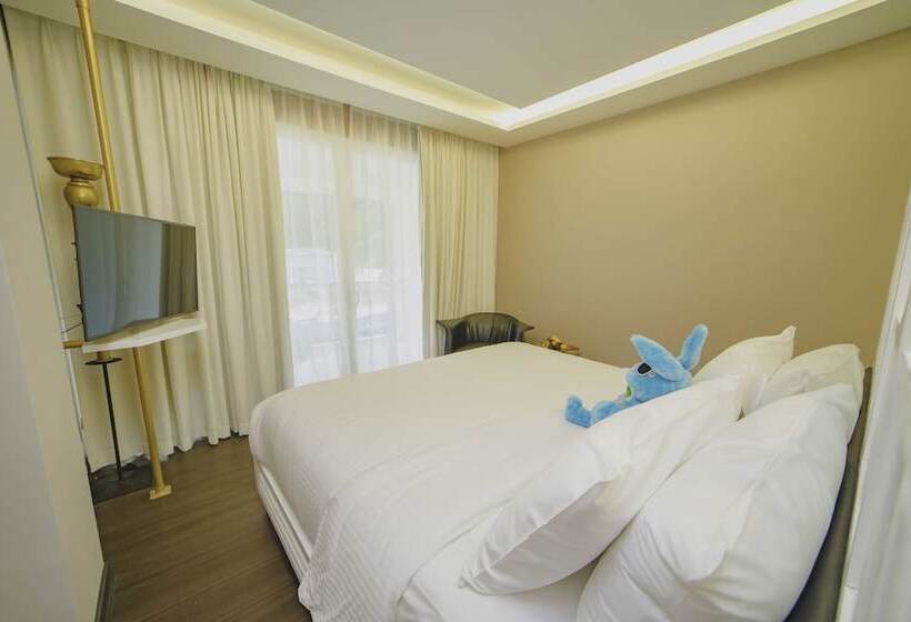 Номер Premium Вид на Бассейн, Dash Resort Langkawi