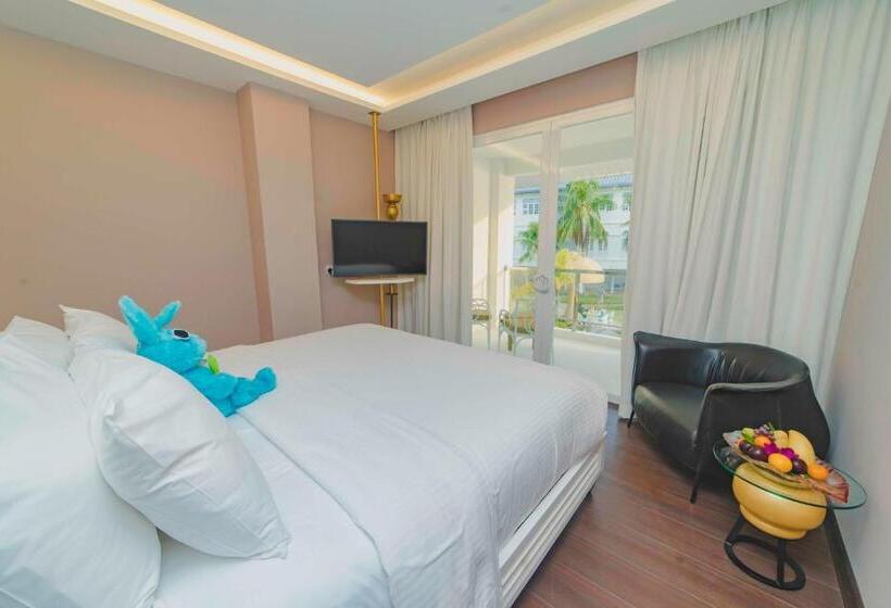 프리미엄 룸 풀장 전망, Dash Resort Langkawi