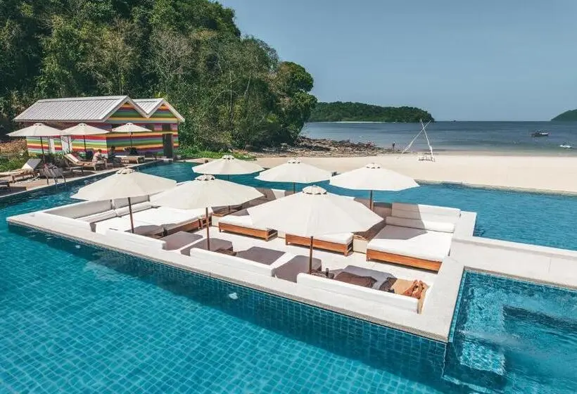 اتاق سوپریور با چشم‌انداز استخر, Dash Resort Langkawi