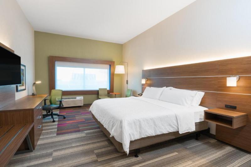 适合残疾人士使用的带超级大床的标准间, Holiday Inn Express & Suites Lake Havasu   London Bridge, An Ihg