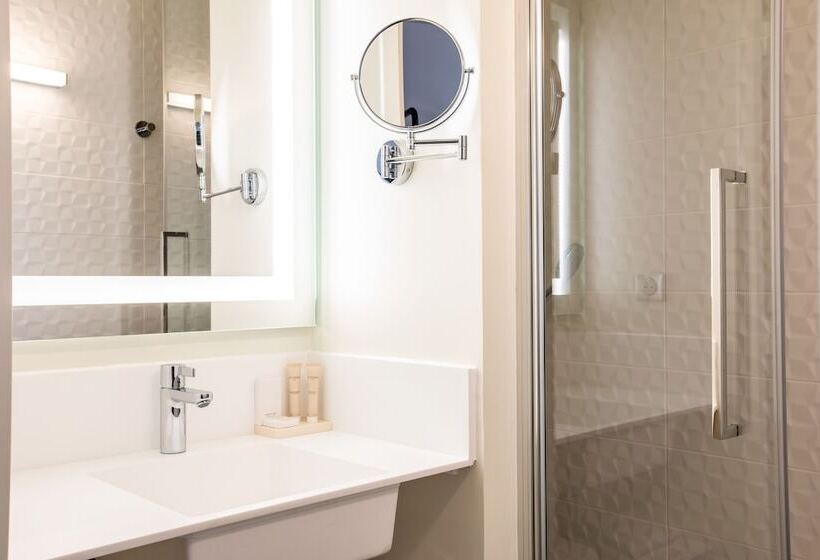 Семейный Номер, Hôtel Mercure Paris Gennevilliers