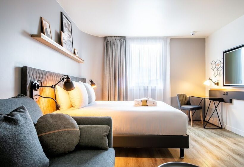 Семейный Номер, Hôtel Mercure Paris Gennevilliers