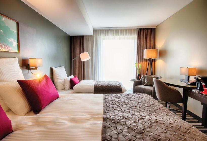 غرفة ديلوكس ثلاثية, Leonardo Royal Hotel Ulm