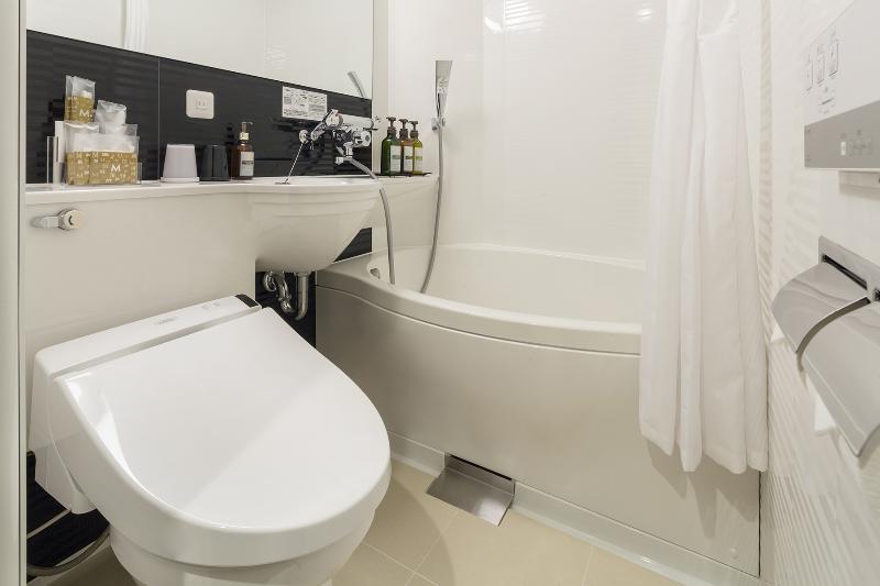 エコノミールーム, M S Est Shijo Karasuma