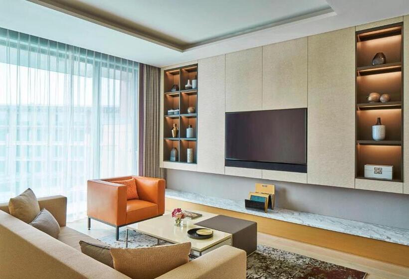 Люкс Deluxe Кровать Кинг, Marriott Jeju Shinhwa World