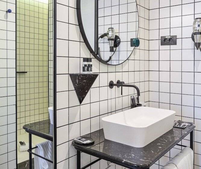 اتاق اجرایی, One Shot Fortuny 07