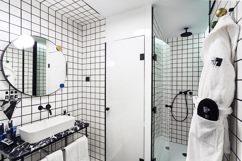 اتاق پرمیوم, One Shot Fortuny 07