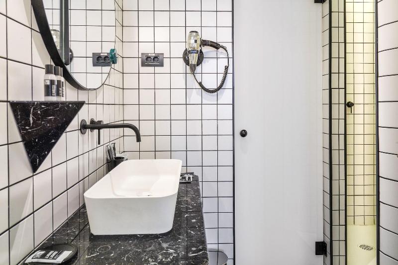 اتاق پرمیوم, One Shot Fortuny 07