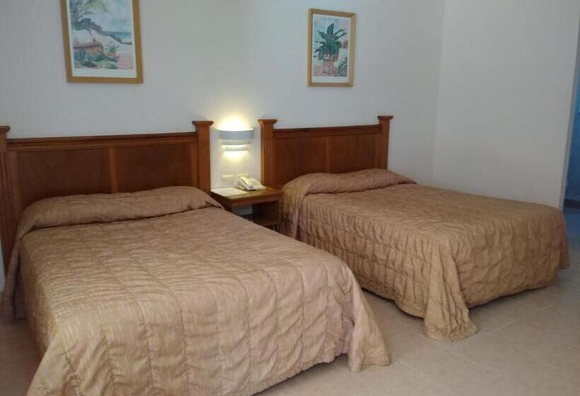 带2个双人床的标准工作室, Suites Del Sol