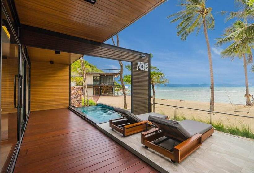 小室, The Cabin Beach Resort