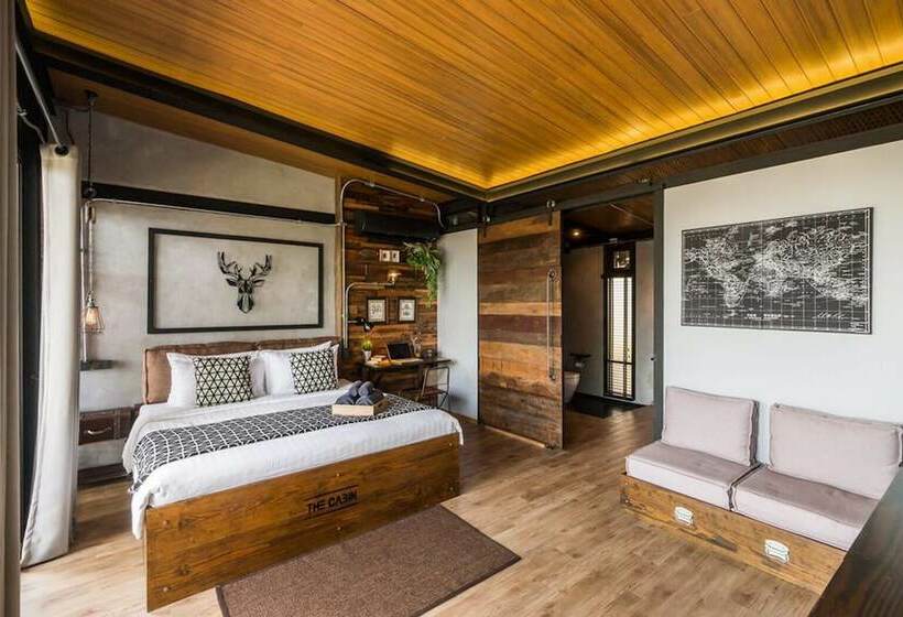 小室, The Cabin Beach Resort