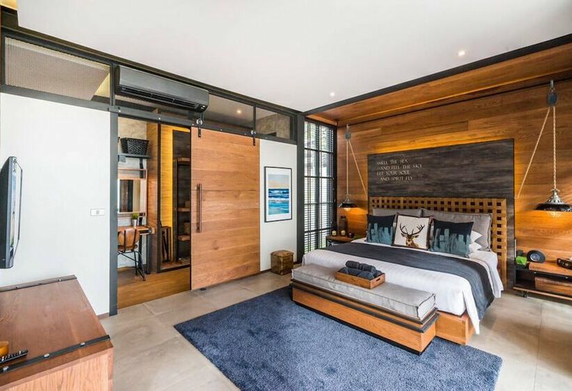 小室, The Cabin Beach Resort