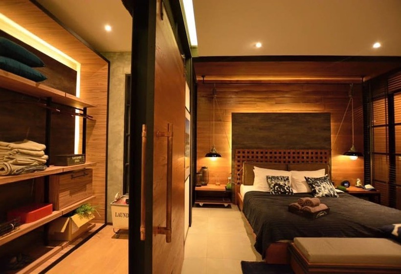 小室, The Cabin Beach Resort