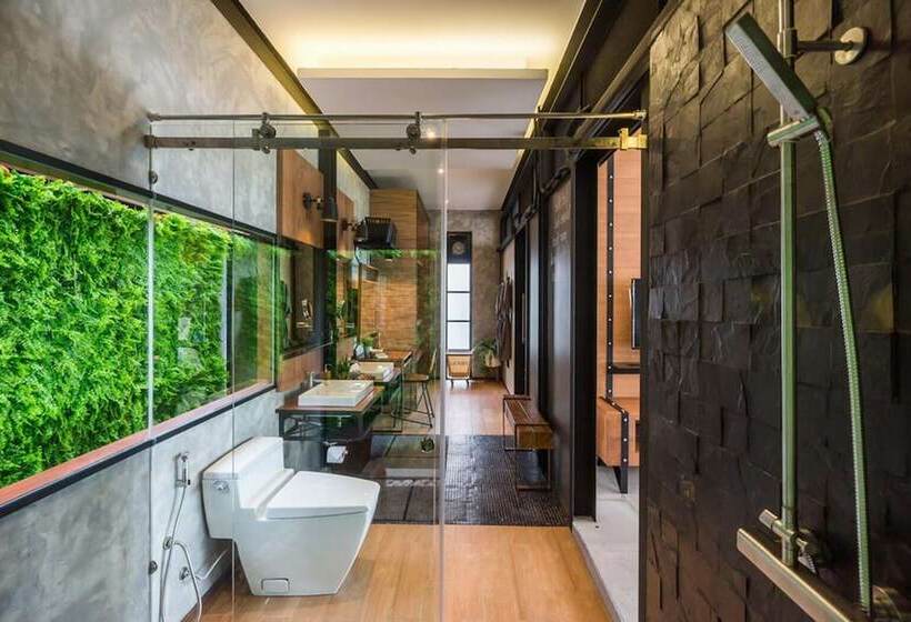 小室, The Cabin Beach Resort