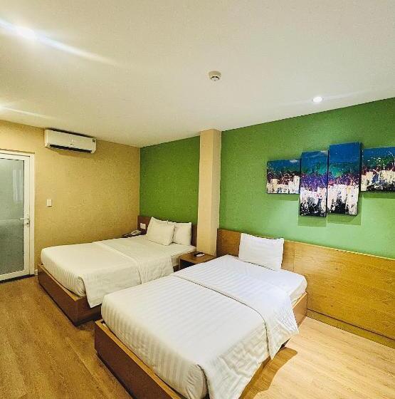 اتاق لوکس سه تخته, A25 Hotel   142 Bùi Thị Xuân