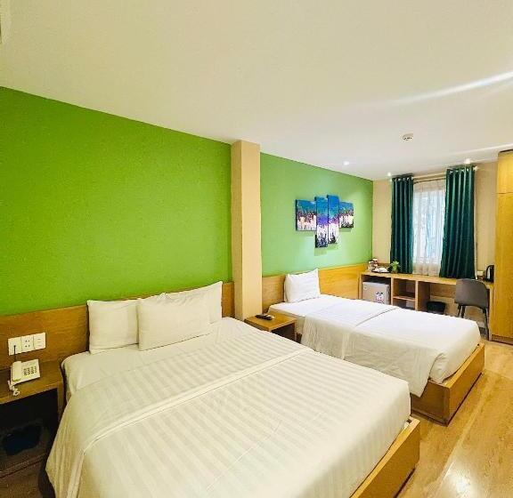 اتاق لوکس سه تخته, A25 Hotel   142 Bùi Thị Xuân