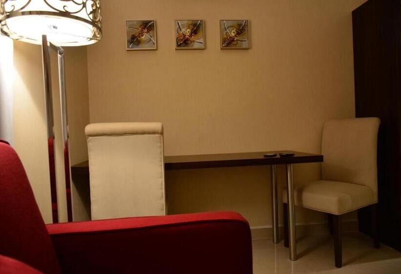 Люкс 2 Спальни, Home Inn Hotel Suites