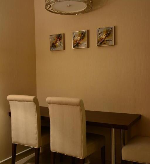 סוויטת 3 חדרי שינה, Home Inn Hotel Suites