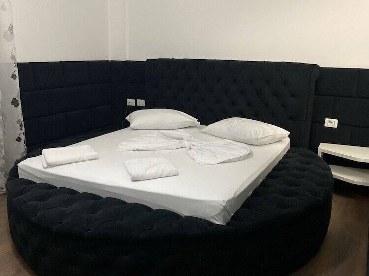 标准间, Red Apple