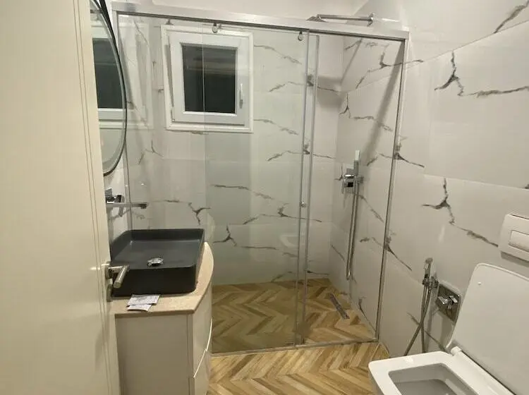 Quarto Triplo Standart, Red Apple