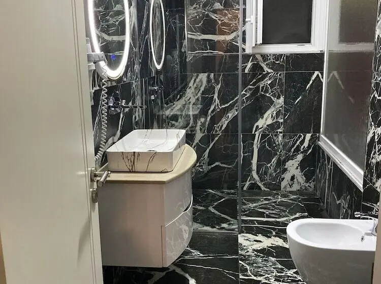 Quarto Triplo Standart, Red Apple