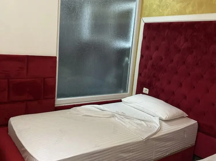 Quarto Triplo Standart, Red Apple