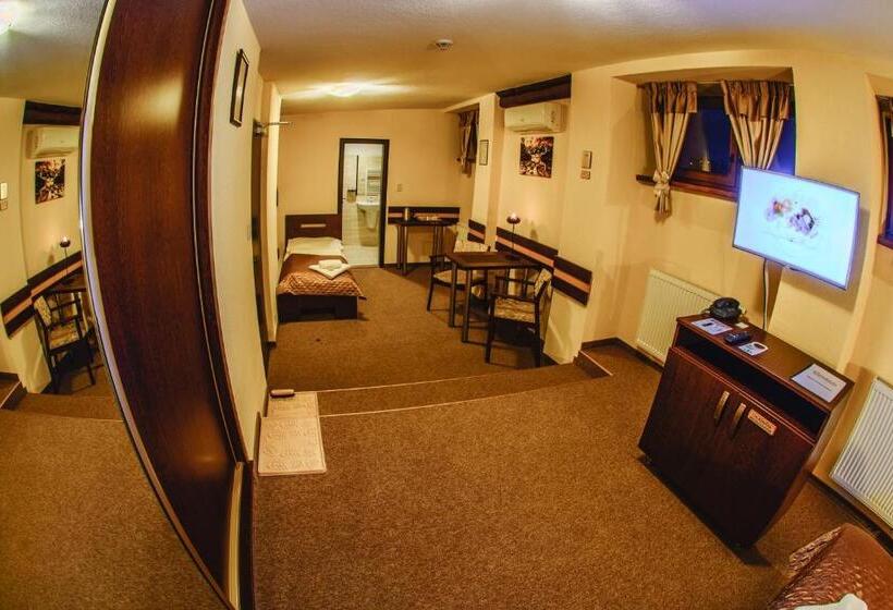 标准三人间, Kaskada