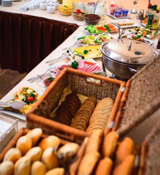 标准三人间, Kaskada